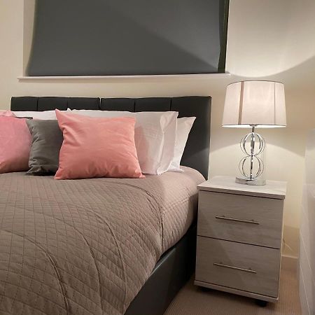 Amazing 2 Bed 2 Bath Private Apartment วัตฟอร์ด ภายนอก รูปภาพ