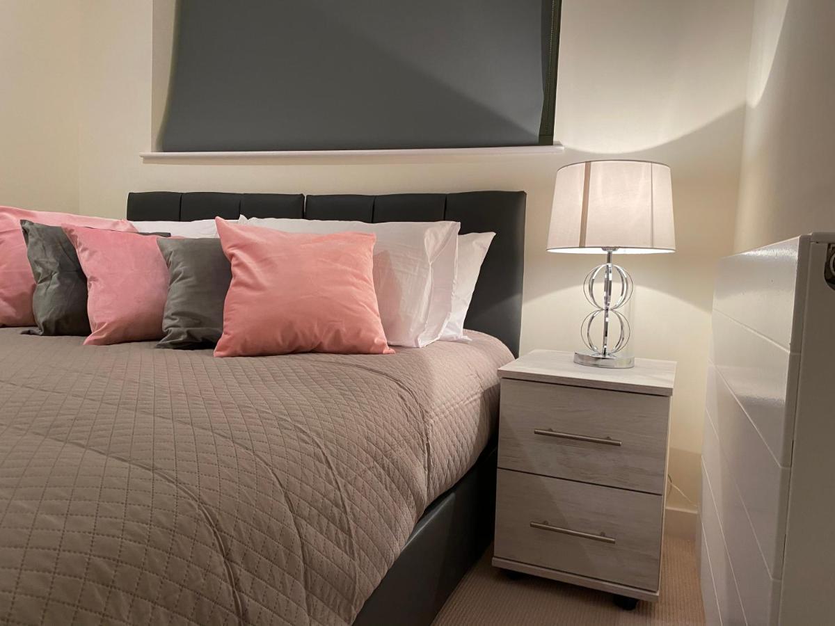 Amazing 2 Bed 2 Bath Private Apartment วัตฟอร์ด ภายนอก รูปภาพ