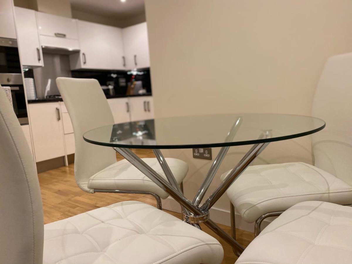 Amazing 2 Bed 2 Bath Private Apartment วัตฟอร์ด ภายนอก รูปภาพ