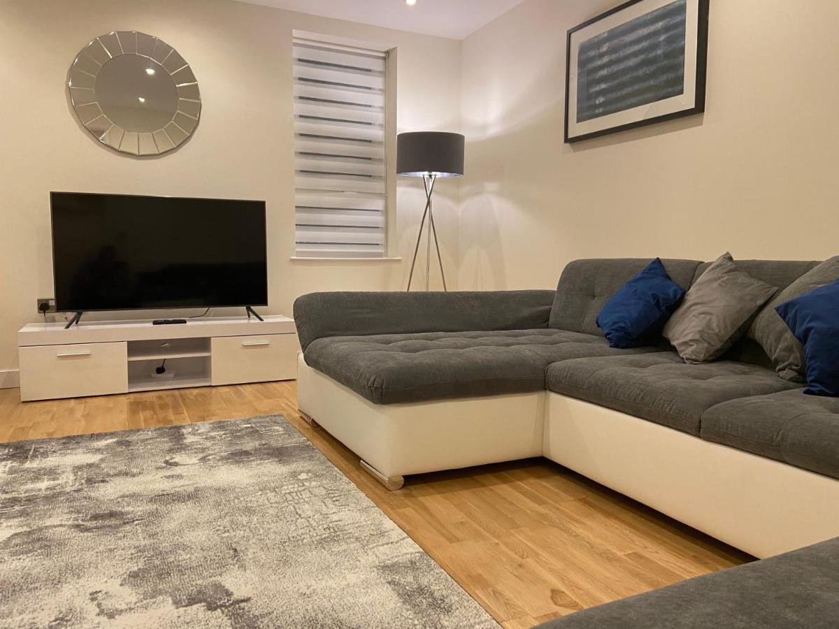 Amazing 2 Bed 2 Bath Private Apartment วัตฟอร์ด ภายนอก รูปภาพ