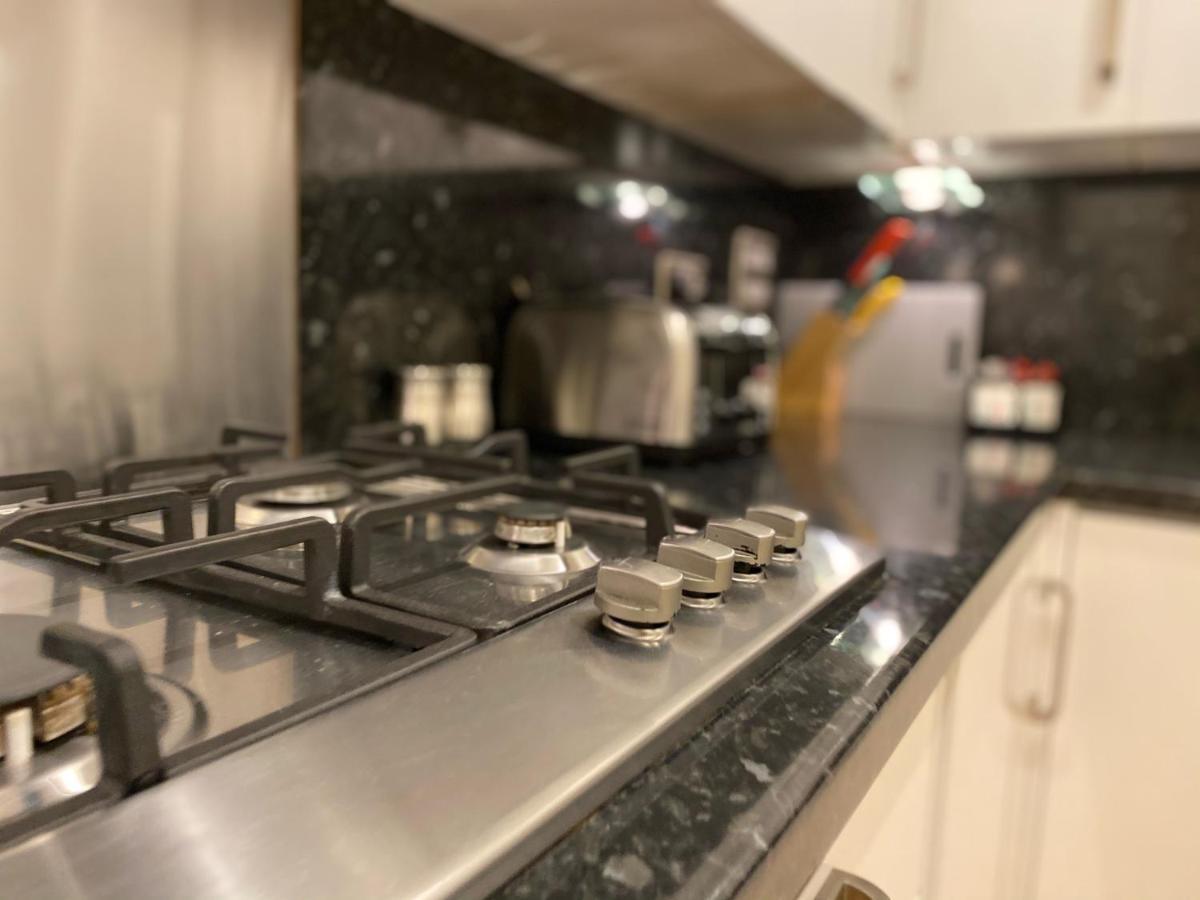 Amazing 2 Bed 2 Bath Private Apartment วัตฟอร์ด ภายนอก รูปภาพ