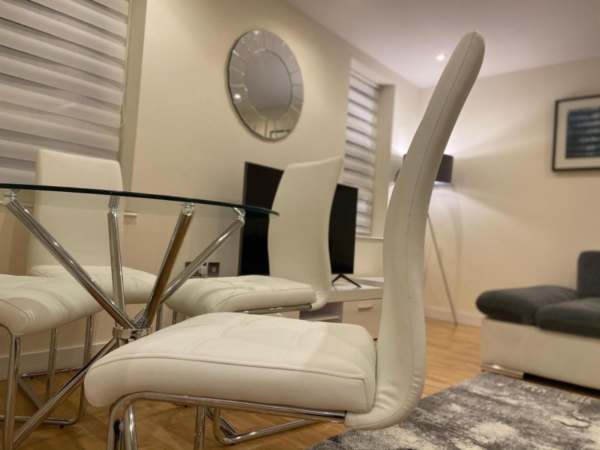 Amazing 2 Bed 2 Bath Private Apartment วัตฟอร์ด ภายนอก รูปภาพ